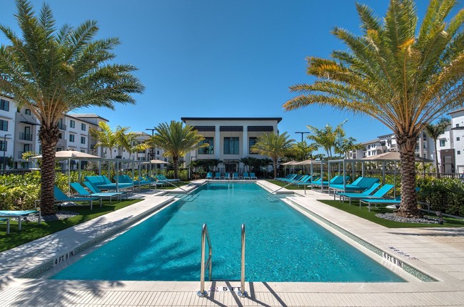 Resort Style Swimming Pool - Monarch Station Apartments