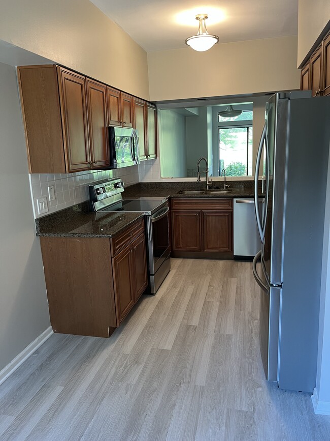 Building Photo - 378 White Oak Ln