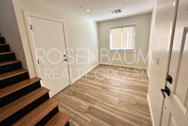 Stylish 3-story townhome in The Gardens Co... - Stylish 3-story townhome in The Gardens Co...