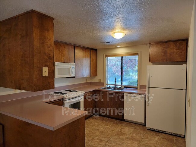 Photo - 3947 NW Tamarack Dr