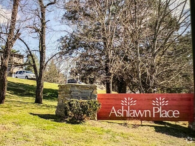 Building Photo - 714 Ashlawn Pl Rental