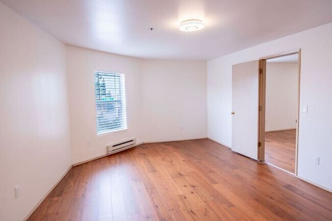 Photo - Pacific Crest Apartments