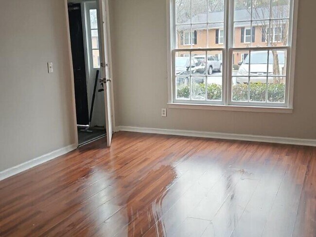 Photo - 493 Stone Mountain St