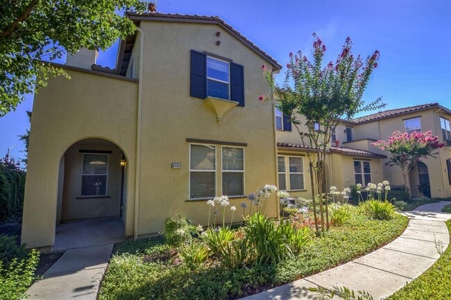 Building Photo - Beautiful 4 Bedroom, 2.5 Bath Condo for Rent in Elk Grove