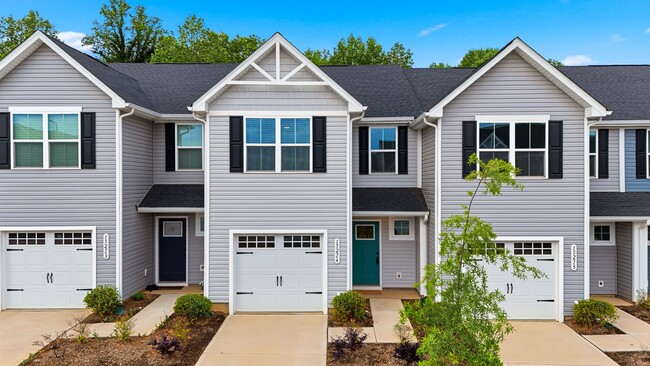 Building Photo - Modern 3 Bed 2.5 Bath Townhome in Bear Park Community