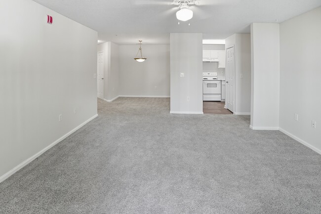 Living Area - Crescent Pointe Apartments