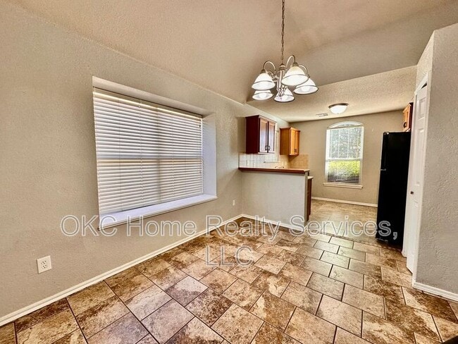 Photo - 433 Hidden Creek Way