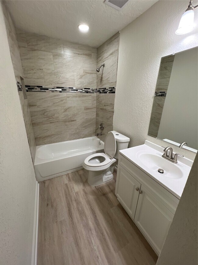 Photo - 5915 Beldart St