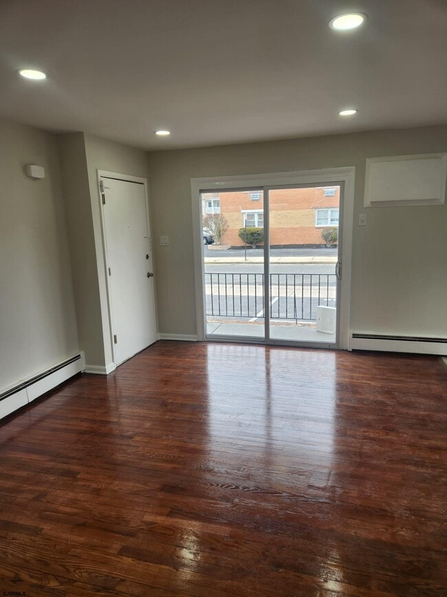 2304 Hamilton Ave Unit 11