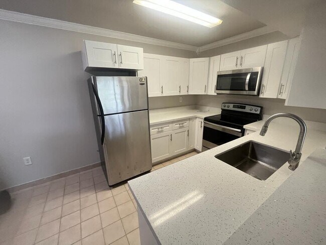 Photo - 450 Palm Cir W Unidad 103