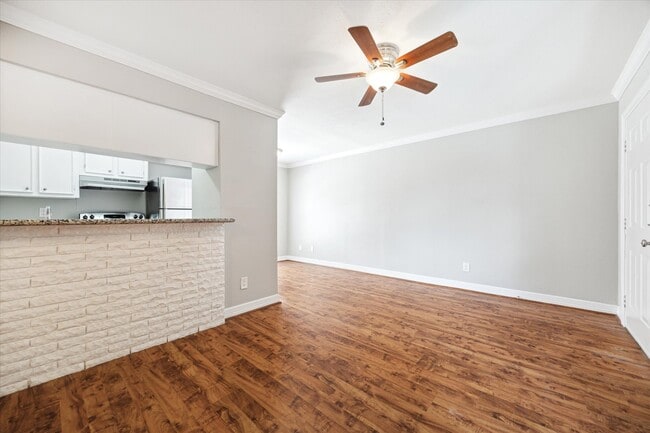 Building Photo - 201 Emerson St Unit 11