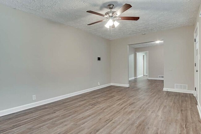 Photo - 1932 Rosewood Rd