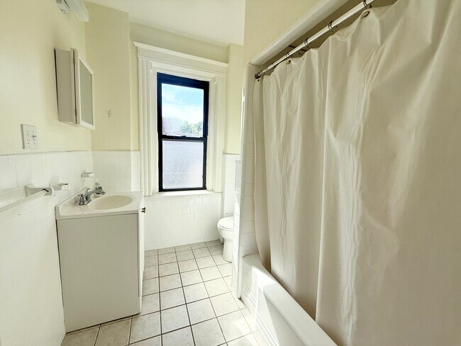 Photo - 1855 Beacon St Unidad 2