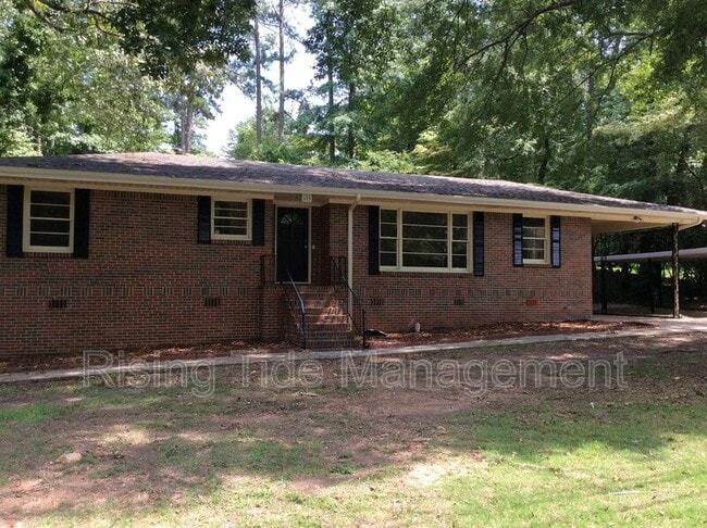 Building Photo - 605 Valley Dr