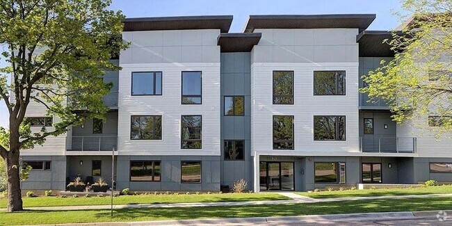 Building Photo - 5001 Prospect Ave Unit 1A Rental