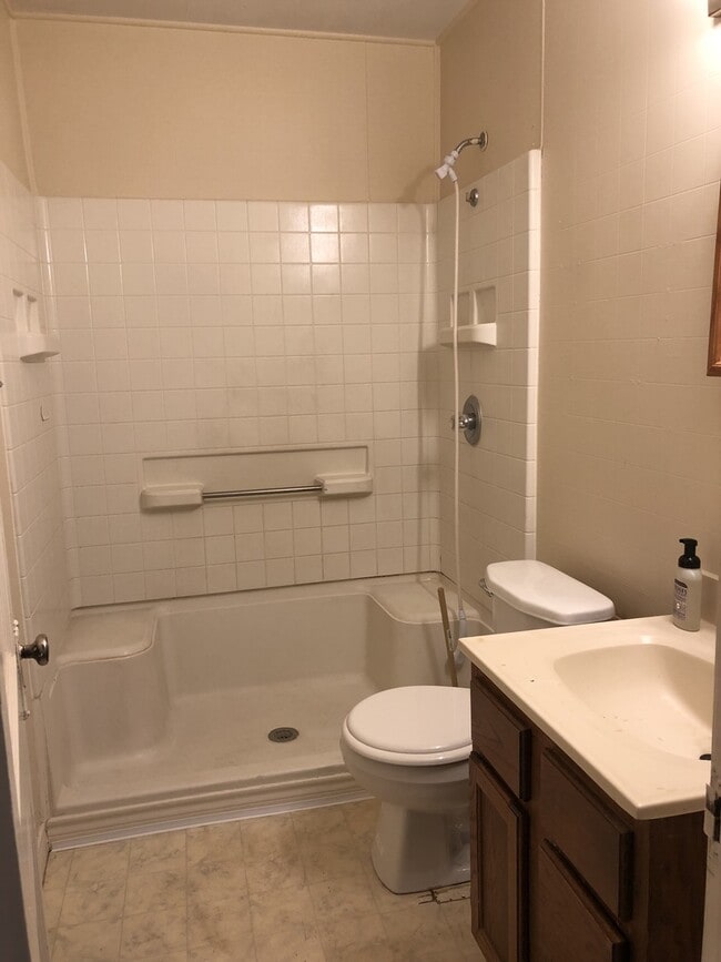 Photo - CUTE 2 BEDROOM/ 1 BATHROOM/ LARGE FENCED BACKYARD w/ STORAGE! OFF HISTORIC ROUTE 66!!!