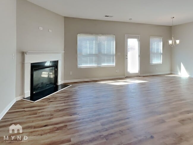 Photo - 3105 Hendrick Dr