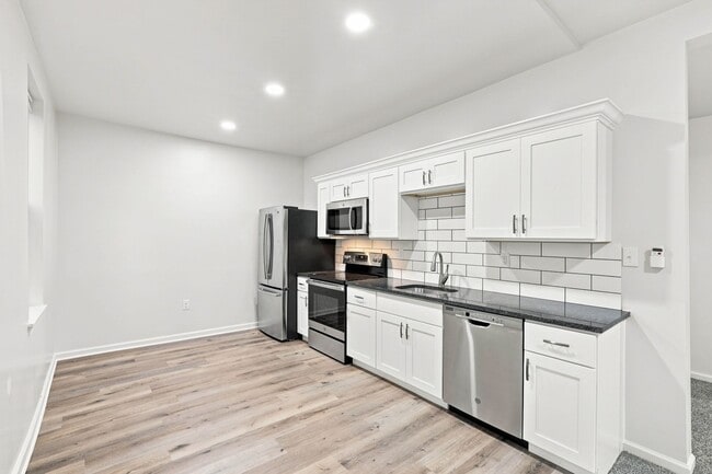 Building Photo - 1890 Water St Unit Apt 2