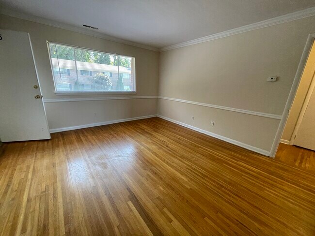 Photo - Vestavia Plaza Apartments