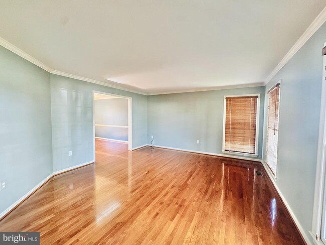 Photo - 28 Scotland Cir