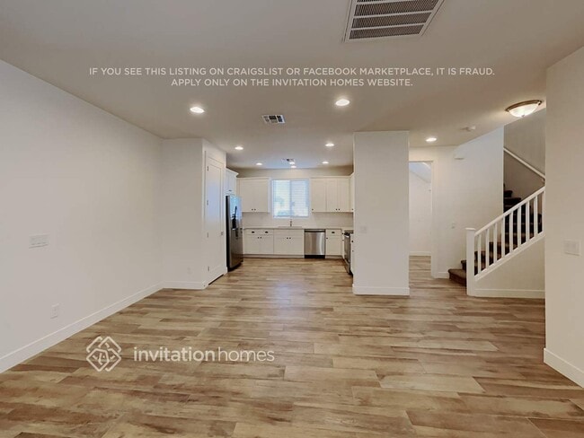 Photo - 16505 S 10th St