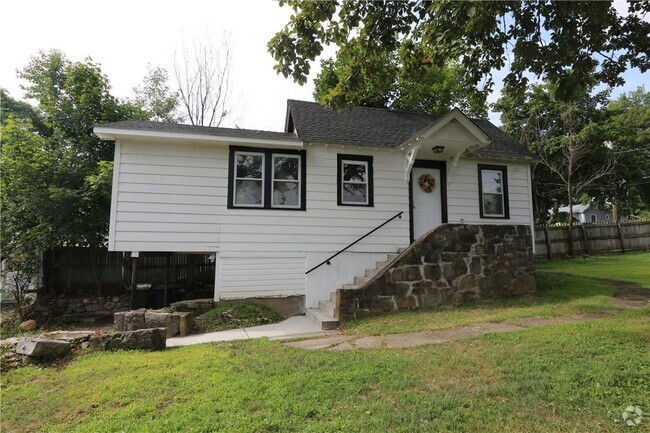 Building Photo - 348 Center Dr Rental