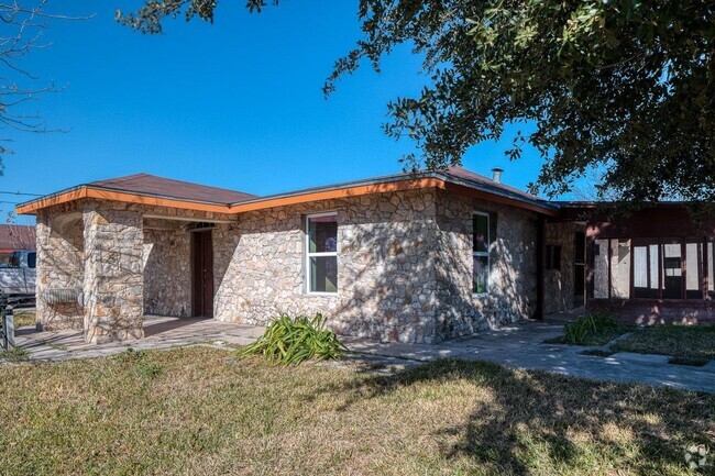 Building Photo - 522 Dennis Dr Rental
