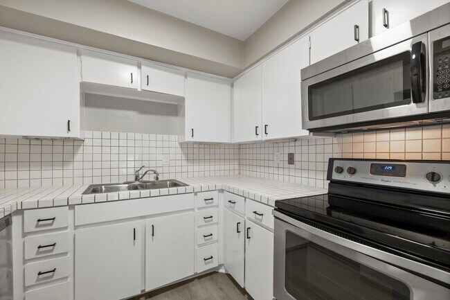 Photo - 5050 Ambassador Way