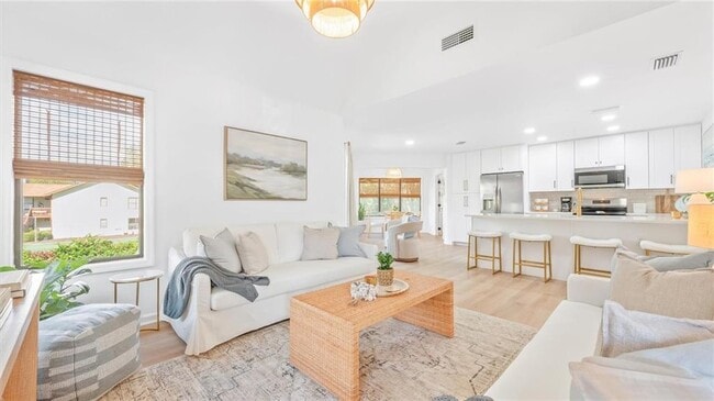 Photo - 512 S Harbour Oaks Dr