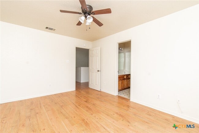 Building Photo - 405 Deloris Dr