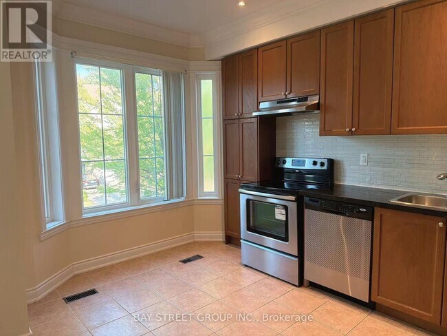Photo - 142 Hall St