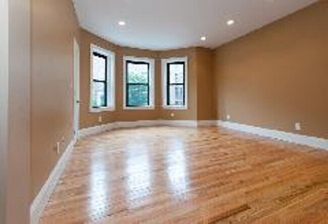 Photo - Stunning 4 Bed/2 Bath Right On The B Line! Short Walk To Cleveland Circle