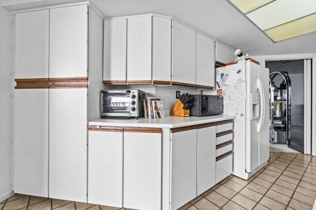 Photo - 1900 Consulate Pl