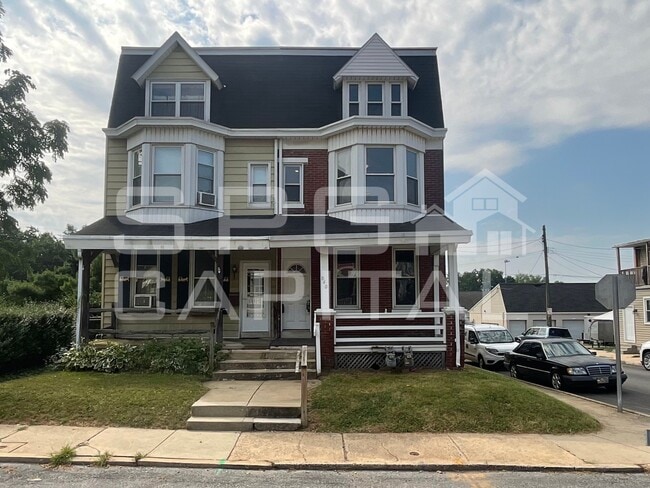 Building Photo - 840 W College Ave Rental