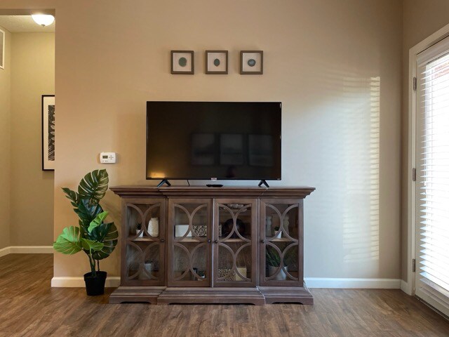 Photo - 4784 Holmes St