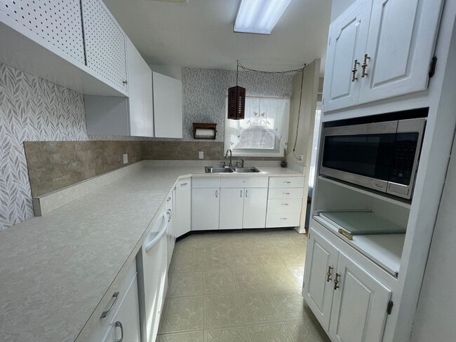 Building Photo - Updated 3-Bedroom Ranch with Finished Basement in Pittsfield, Massachusetts