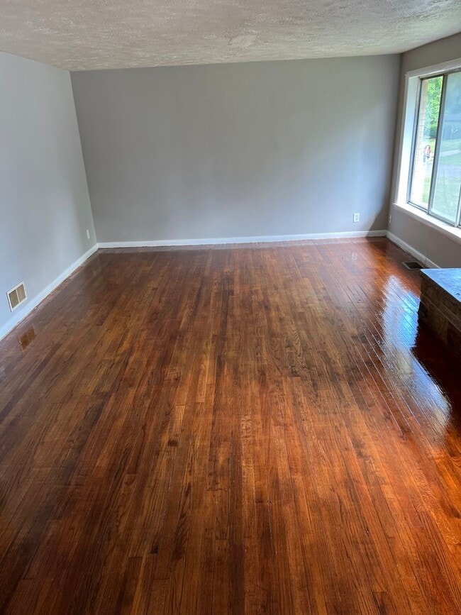 Photo - Cornell Duplexes Unidad 1527 E Cornell