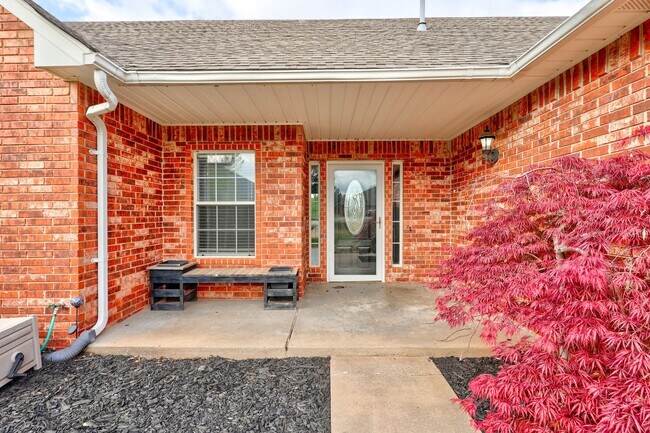 Photo - 1605 Silver Oak Dr