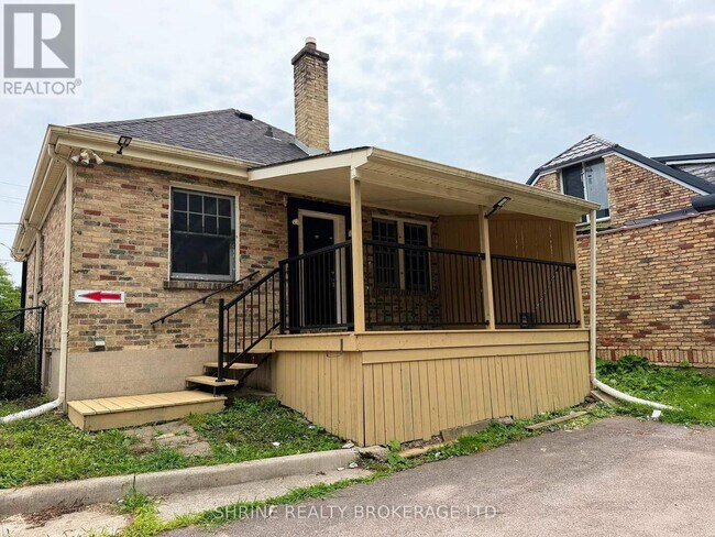 Photo - 367 Springbank Dr