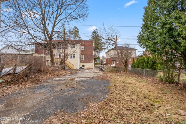 Photo - 38 W Erie St