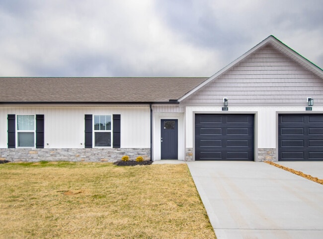 Building Photo - 7316 Woodpecker Wy Unit 36