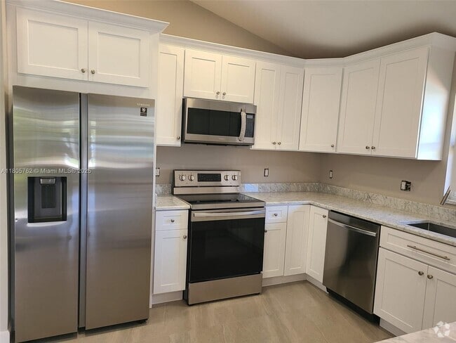 Building Photo - 5235 Madison Rd Rental