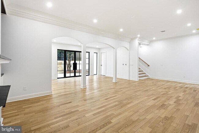 Photo - 321 S 3rd St