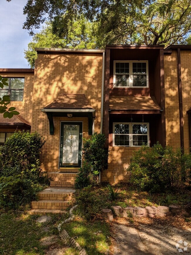 Building Photo - Spacious 2 Bedroom, 2 1/2 Bath Town House ...