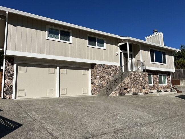 Building Photo - Beautifully Remodeled President’s Neighborhood Home