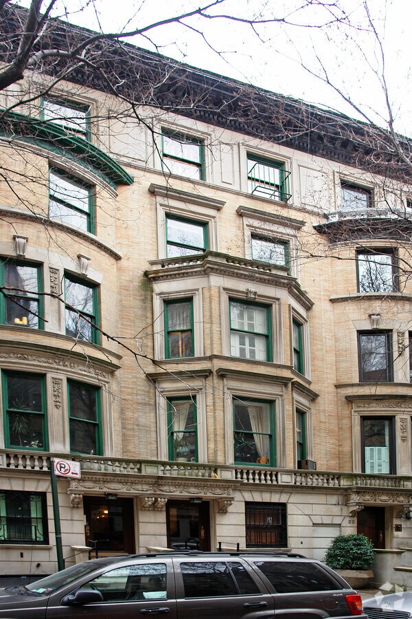 Photo - 20 W 68th St