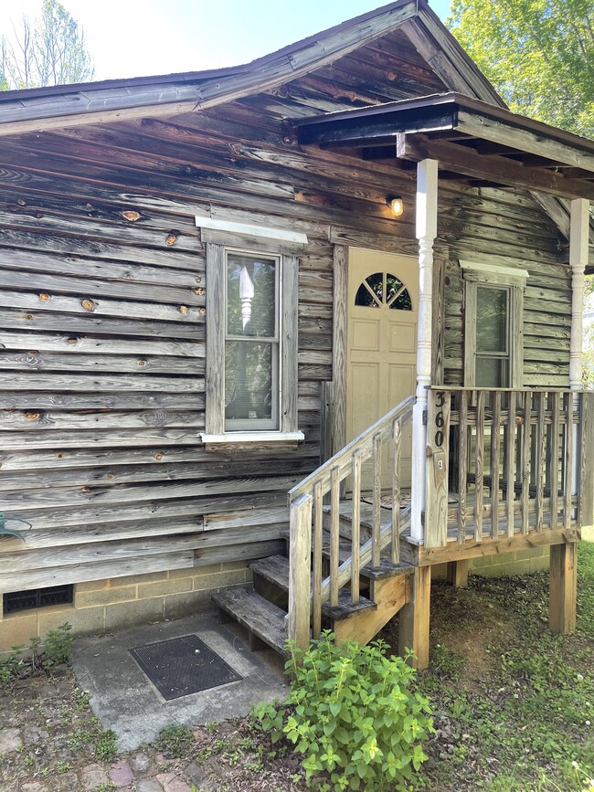 Building Photo - 360A