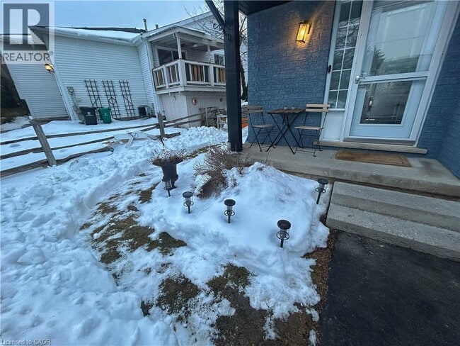 Photo - 206A SPRINGFIELD Crescent Unit# Lower