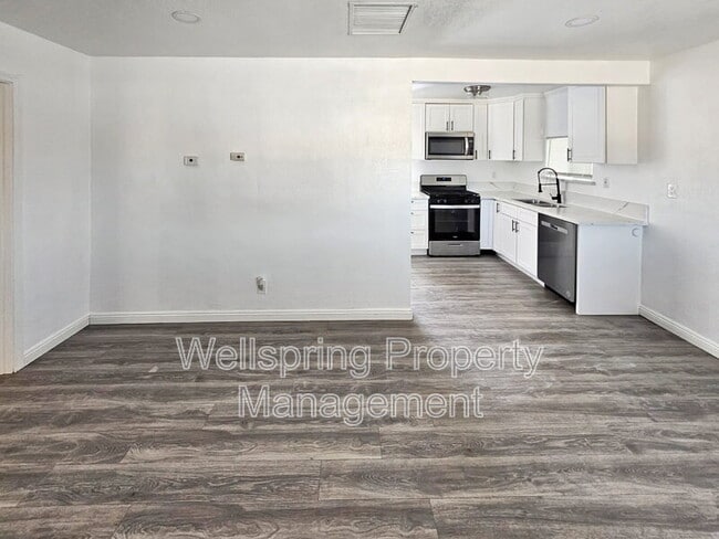 Photo - 327 W Haloid Ave