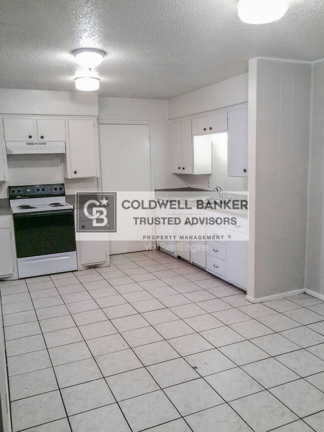 Photo - 1802 Elkhart Ave Unit Apartment A